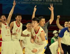 开云体育下载-篮球锦标赛冠军争夺激烈，球员表现抢眼