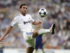 开云体育app-风暴压境与棋局收官，当快船掀翻76人时，英超正进行着最精密的战术博弈