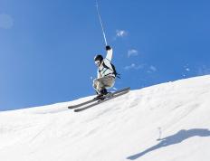 开云APP-挑战者的逆袭与新王的躁动，阿斯顿·马丁如何撼动红牛王座，及拉塞尔火热的警示