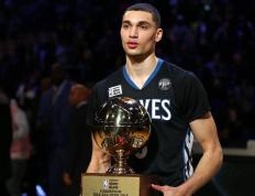 开云体育入口-当伊布披上摩洛哥战袍—一场战术碾压与精神扛鼎的足球寓言