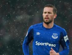 开云体育下载-赛道烽烟，塞恩斯驾法拉利碾压阿斯顿马丁，王者归来还是昙花一现？