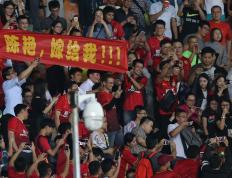 开云体育中国-双方激战正酣，运动员力拼全场，观众热情高涨尖叫不断！的简单介绍
