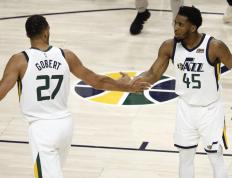 开云体育平台APP-爵士击败掘金，戈贝尔高效护筐成为比赛关键的简单介绍