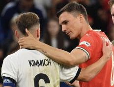 开云体育APP下载-欧国联四强淘汰战打响，惜败者黯然神伤