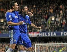 开云体育中国-足球比赛场上精彩争夺，运动员斗志昂扬