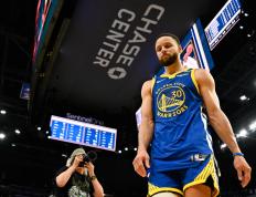 开云体育官网-勇士遭篮网逆转，库里砍下40+仍无法保住领先