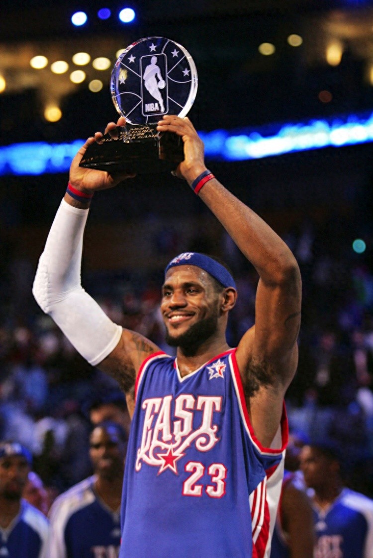 开云APP-美国运动员再次登上领奖台，霸气十足