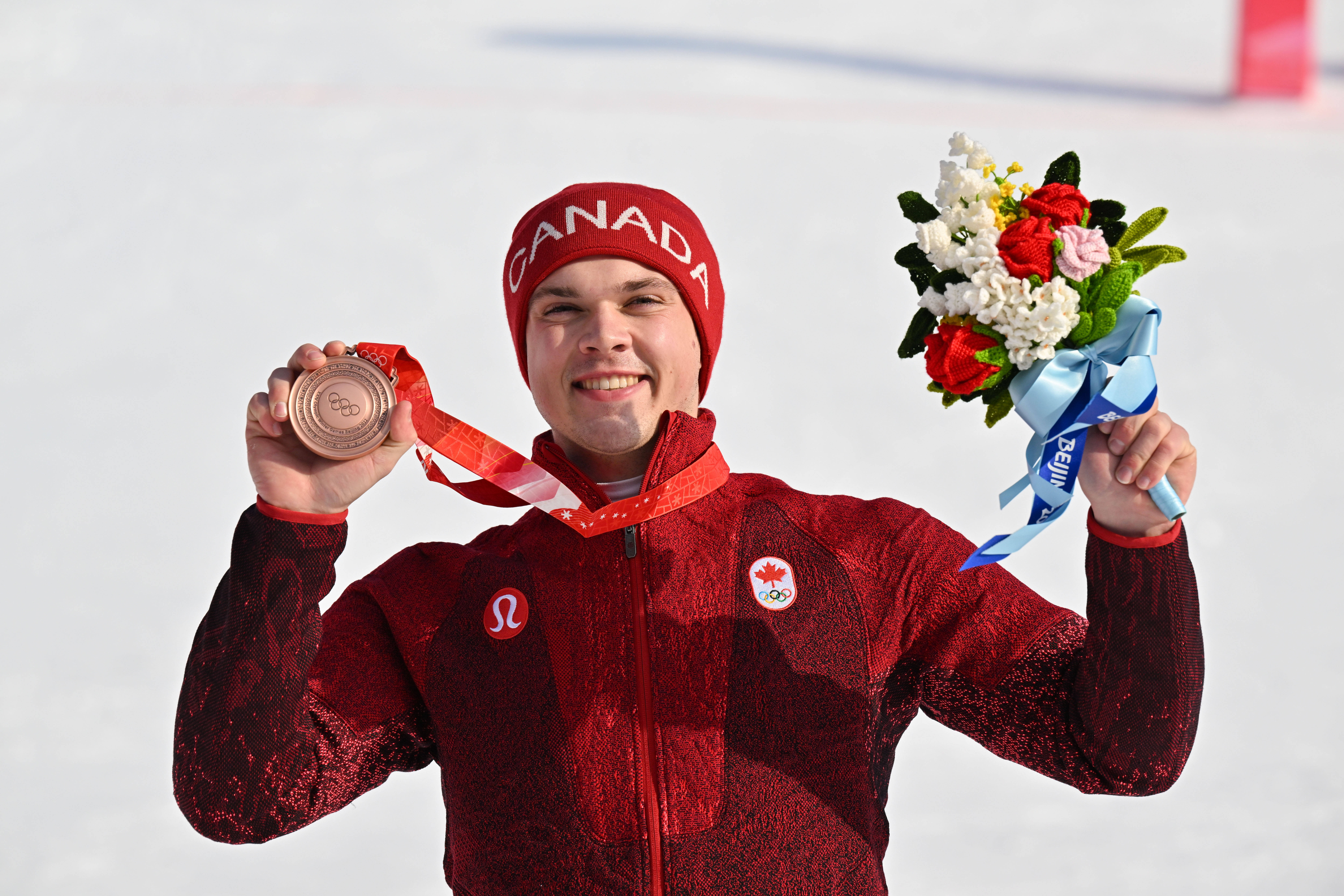 开云体育官方网站-加拿大队在冰球比赛中力挫对手夺冠