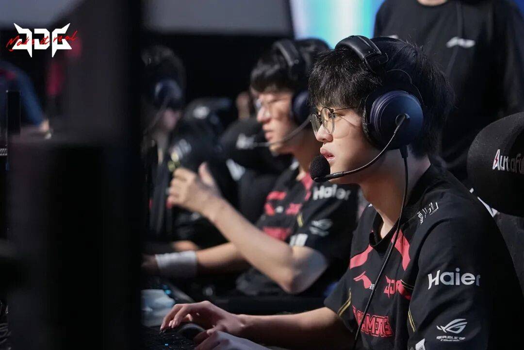 开云体育登录-WBG险胜C9，Scout打出惊人五杀强强对话四强赛，引爆全场热议