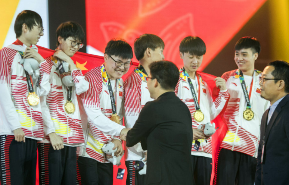 开云官网-RNG力克C9,JackeyLove团战一打五峡谷大战入围赛,点燃全场激情