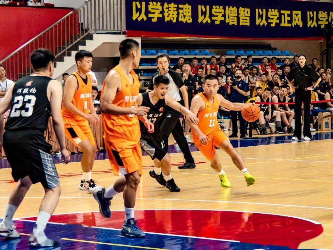 开云官方app入口-激烈的比拼中，球队士气高涨展现实力