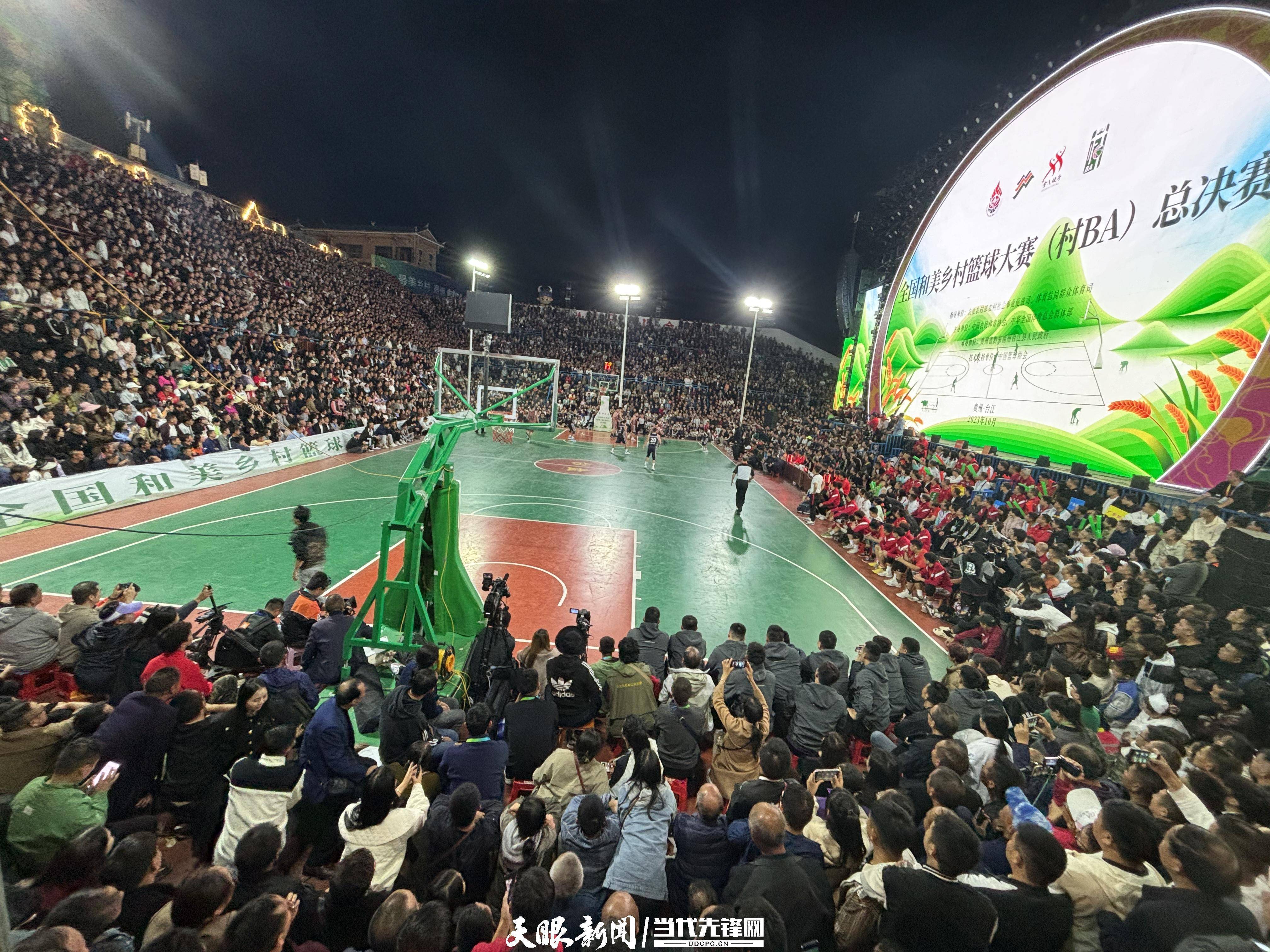 开云体育下载-场上激烈，弹指之间，篮球热潮无限延续！的简单介绍