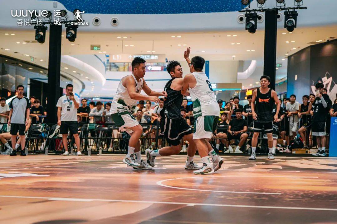 开云体育下载-场上激烈，弹指之间，篮球热潮无限延续！的简单介绍