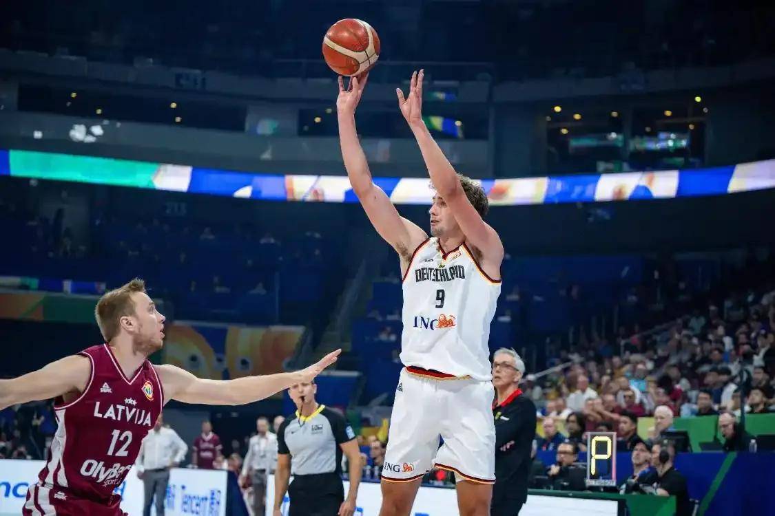 开云体育-篮球精英赛事锦标赛即将揭幕，球队心态调整