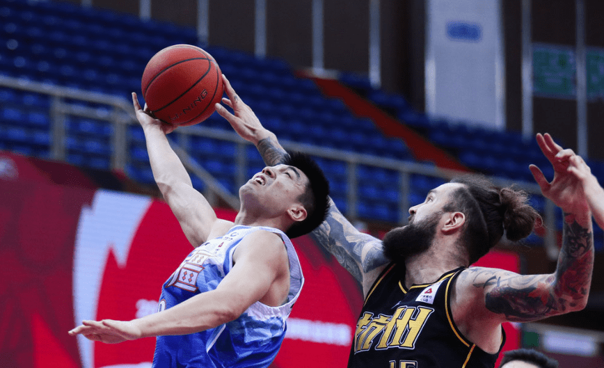 开云官方app入口-紧急变阵：球队战术调整，新布局带来新希望吗