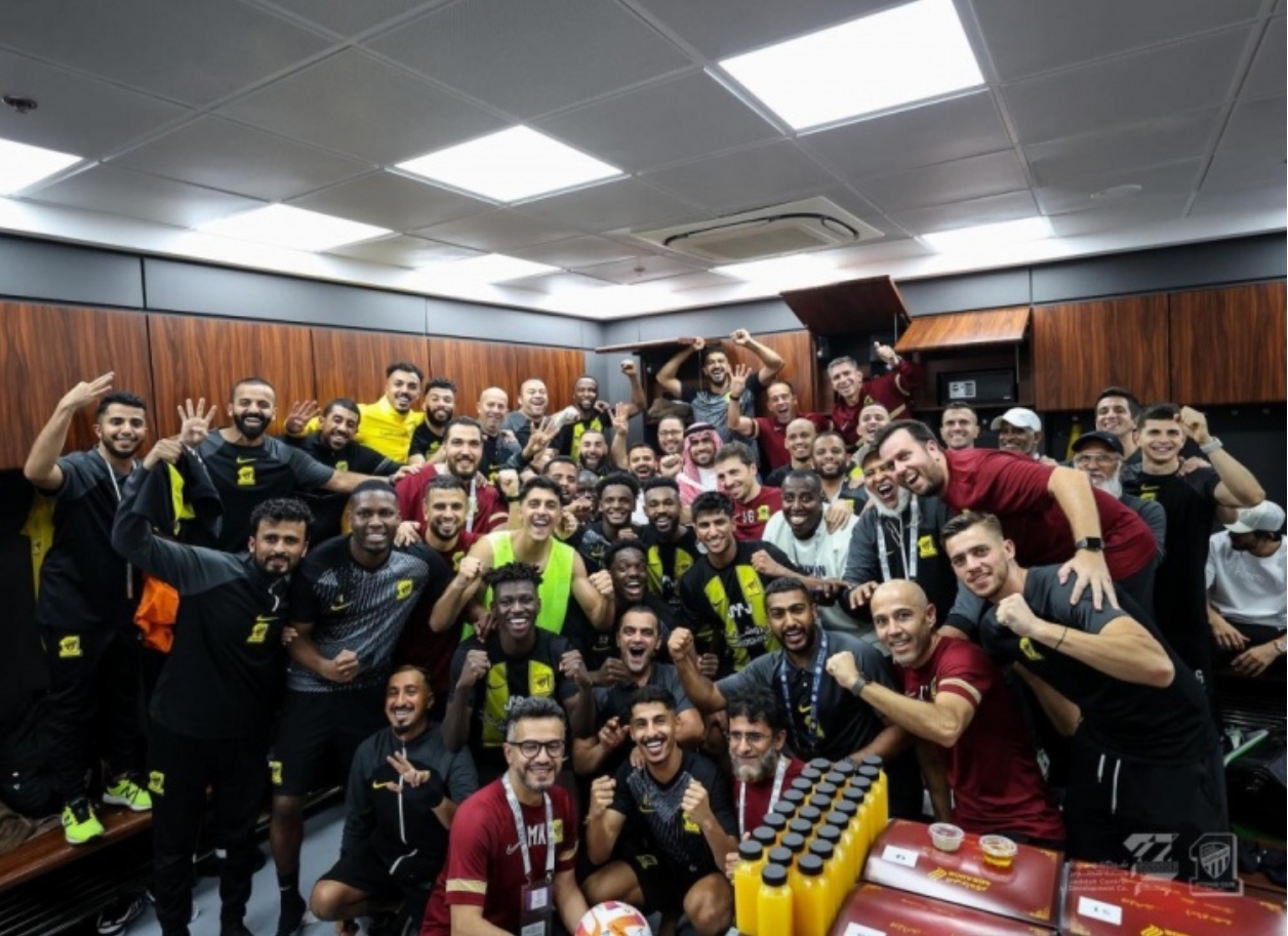 开云平台-皇马翻盘巴黎,本泽马点燃赛场