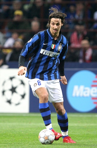 开云体育平台APP-切尔西横扫美国,伊布惊艳四座